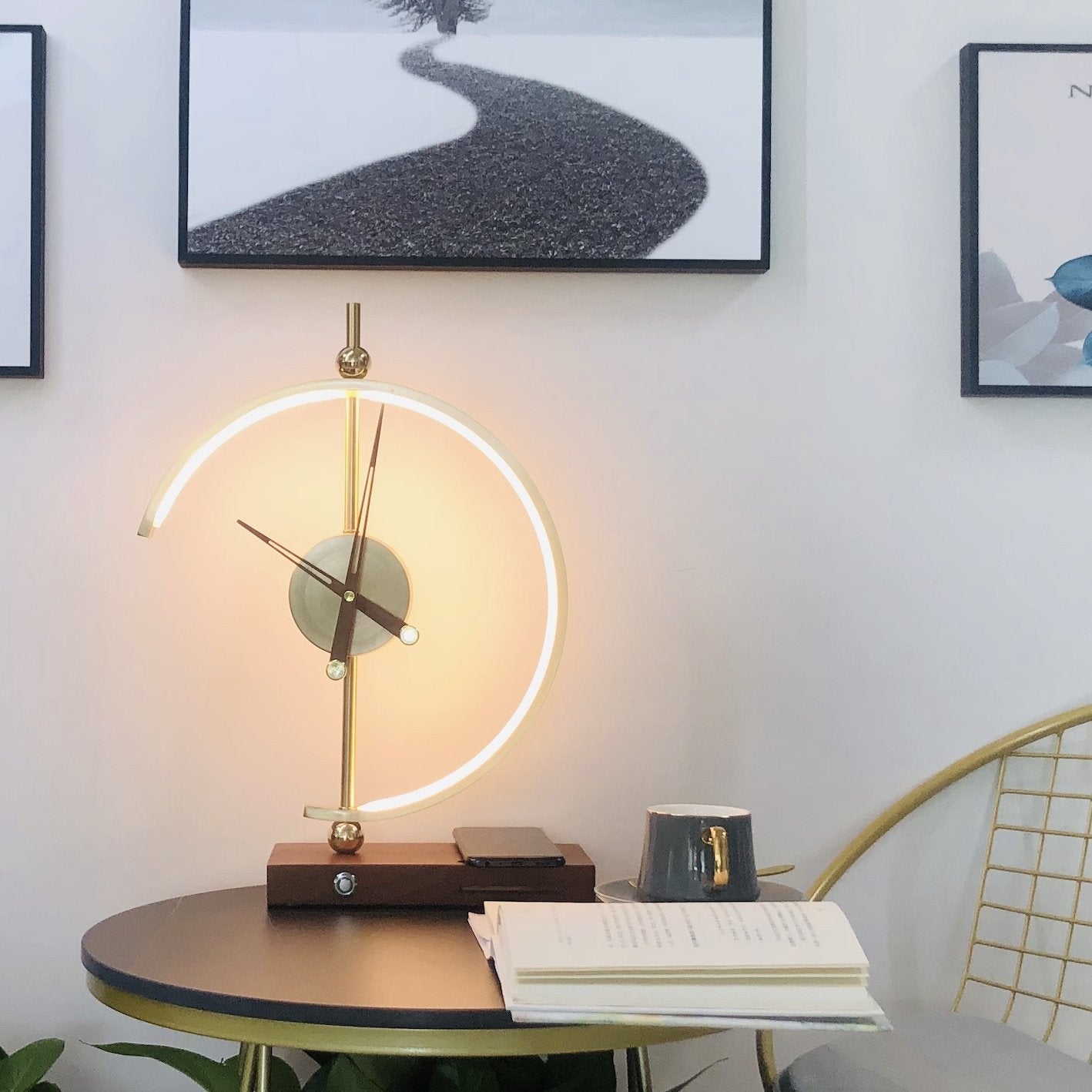 Lampa Stołowa LED Z Zegarem I Ładowaniem Bezprzewodowym