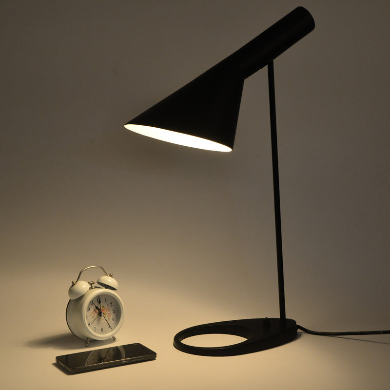 Nowoczesna Lampa Biurkowa LED Z Regulowanym Ramieniem