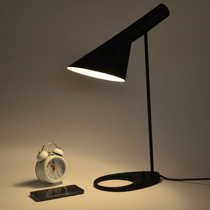 Nowoczesna Lampa Biurkowa LED Z Regulowanym Ramieniem