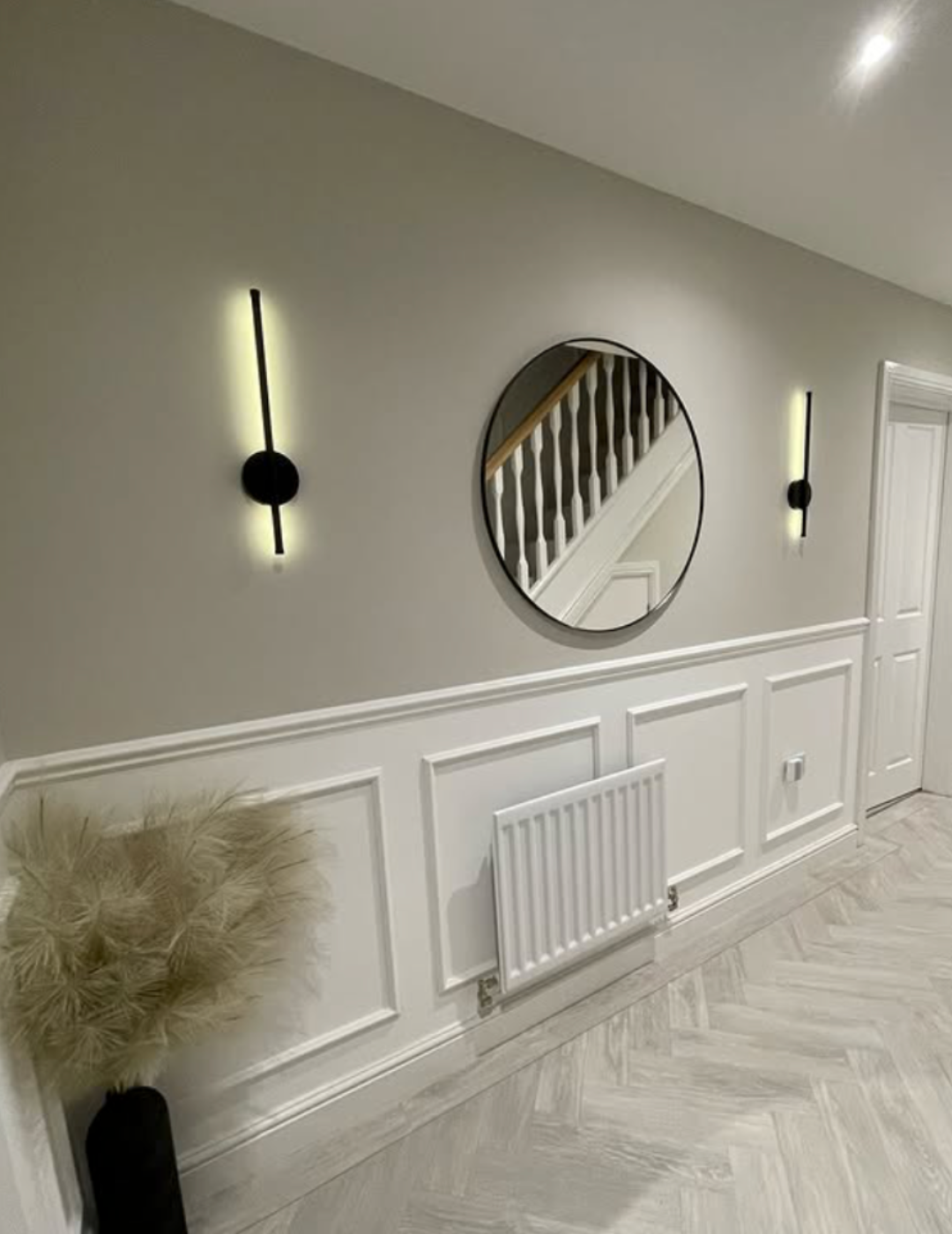 Nowoczesna Lampa Ścienna LED Smukła Pionowa Minimalistyczna