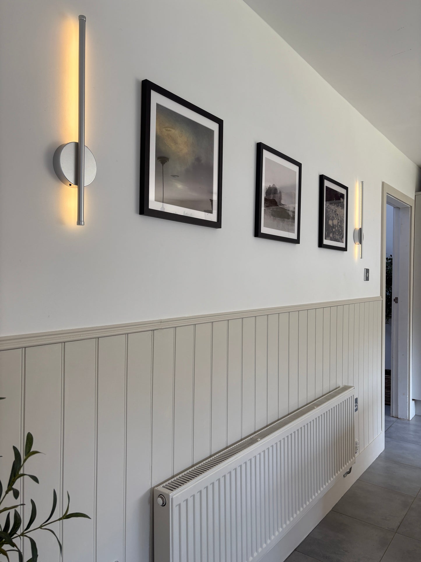 Nowoczesna Lampa Ścienna LED Smukła Pionowa Minimalistyczna