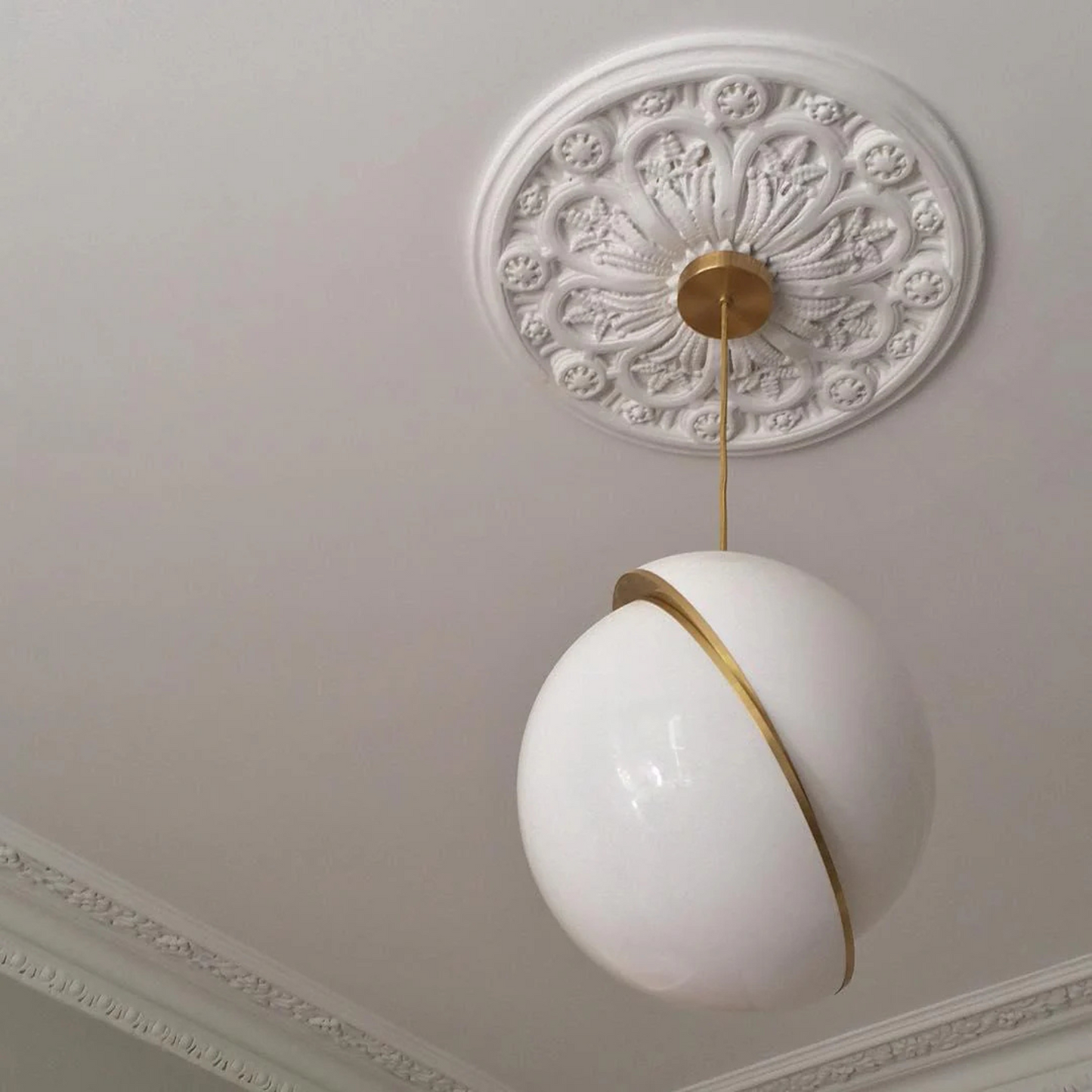Okrągła Lampa Wisząca Z Dekoracyjnym Akcentem Nowoczesne Oświetlenie