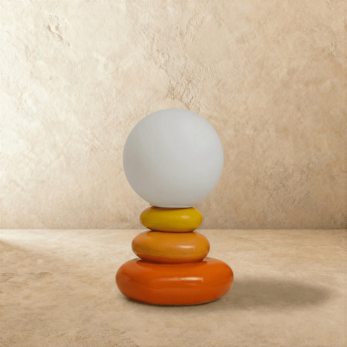Ceramiczna Lampa Stołowa z Rzeźbioną Podstawą Front