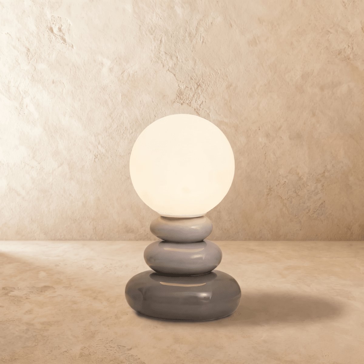 Ceramiczna Lampa Stołowa z Rzeźbioną Podstawą Side
