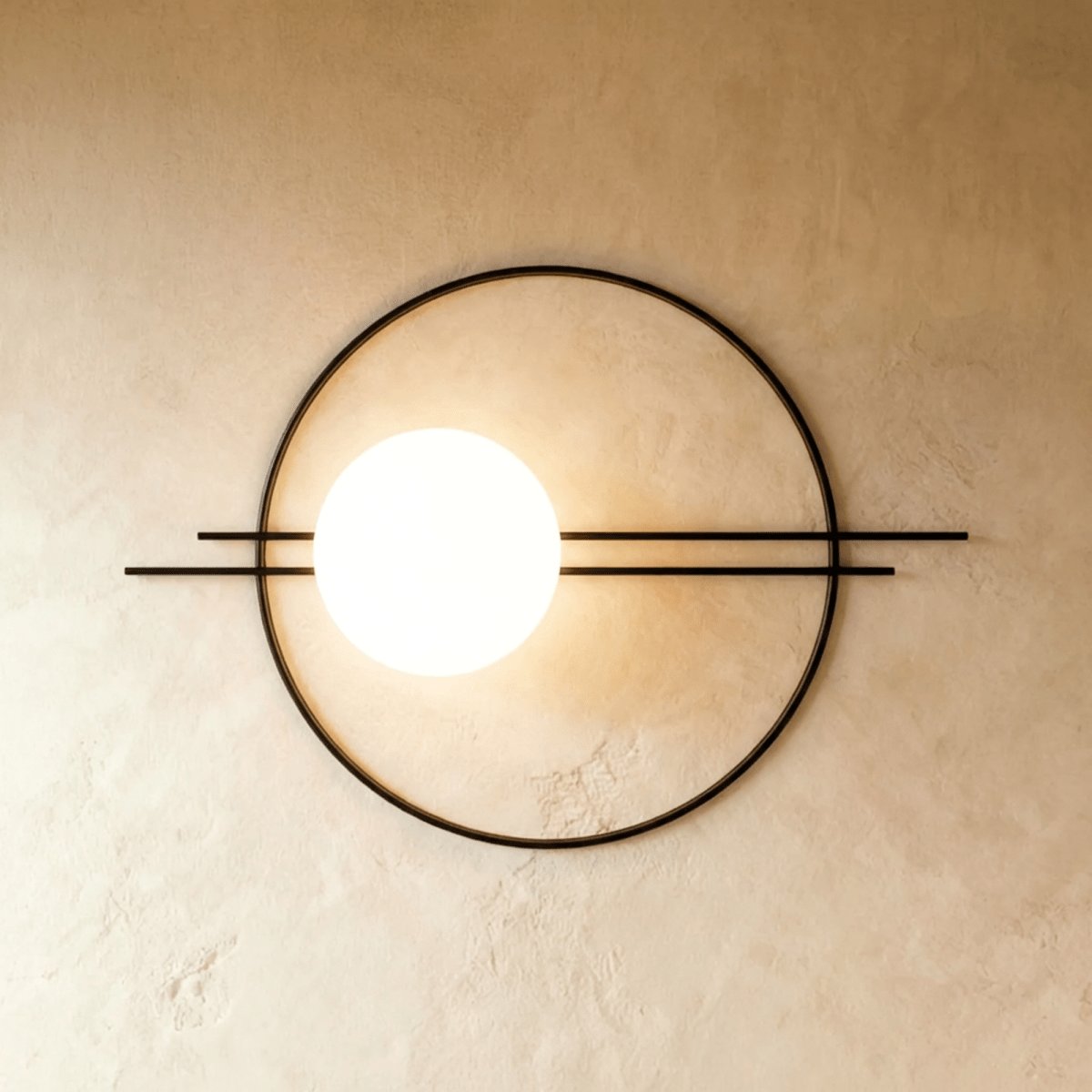Elegancka Metalowa Lampa Ścienna z Matowym Kloszem Alternate