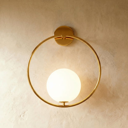 Elegancka Metalowa Lampa Ścienna z Matowym Kloszem View 16