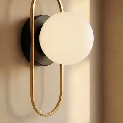 Elegancka Metalowa Lampa Ścienna z Matowym Kloszem View 20