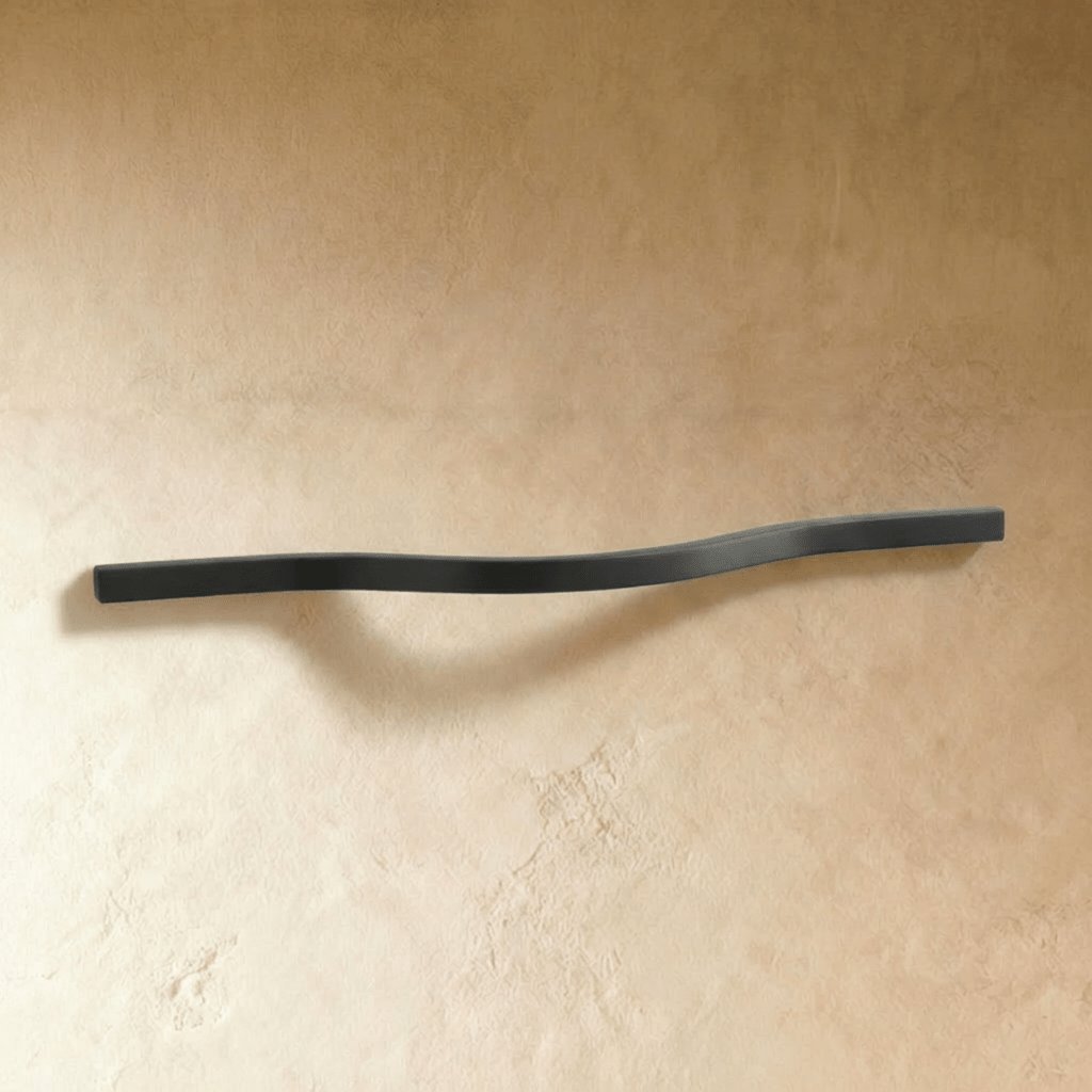 Minimalistyczny Aluminiowy Uchwyt do Mebli Falowany Close Up
