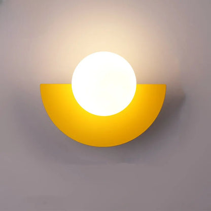 Nowoczesna Lampa Ścienna LED z Półkulistym Kloszem Lifestyle