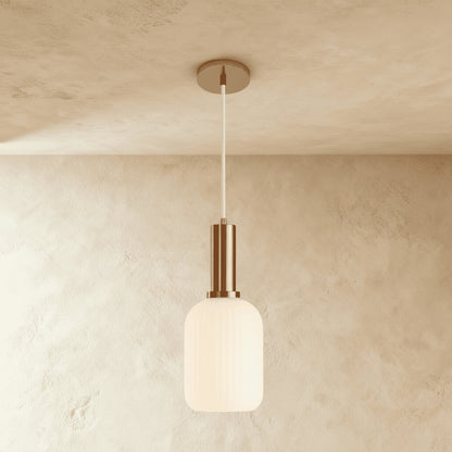 Retro Mosiężna Lampa Wisząca z Ryflowanym Kloszem Close Up